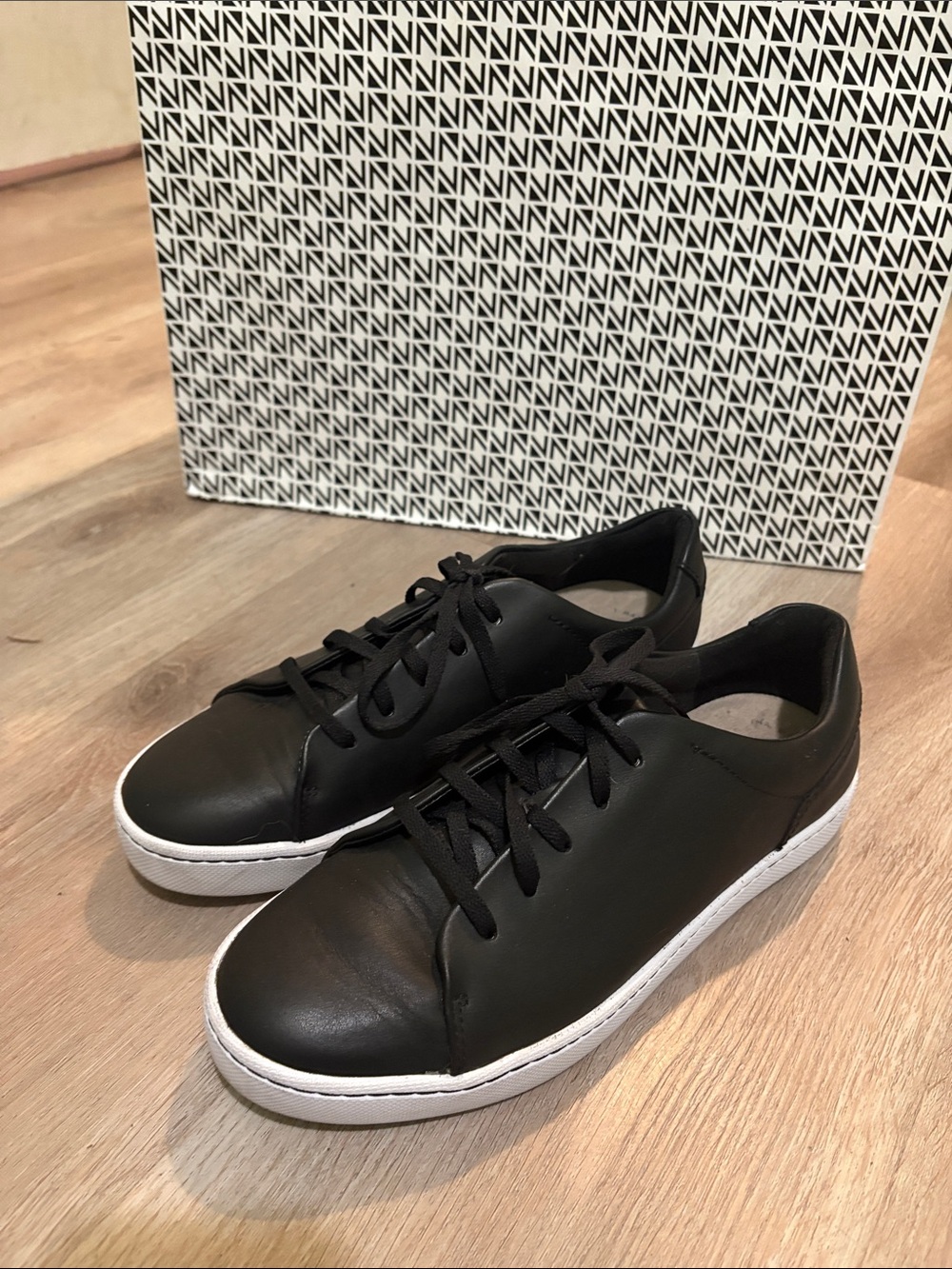 Black leather Clarks Pawley Springs low-top fashion sneakers